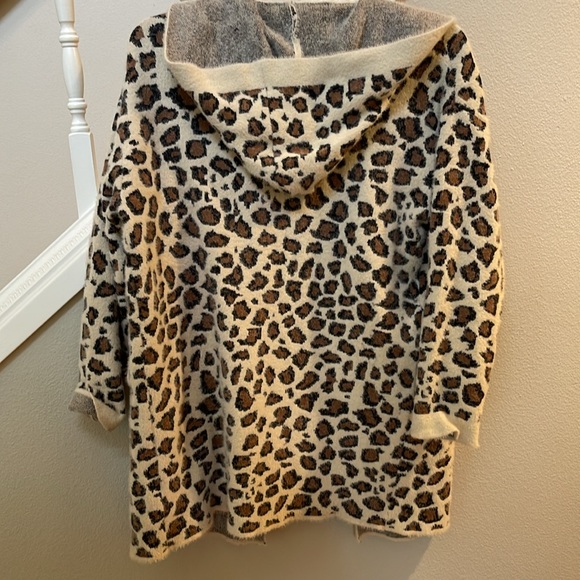 Anthropologie Michelle Nicole leopard pattern sweater. Size S - Picture 3 of 8